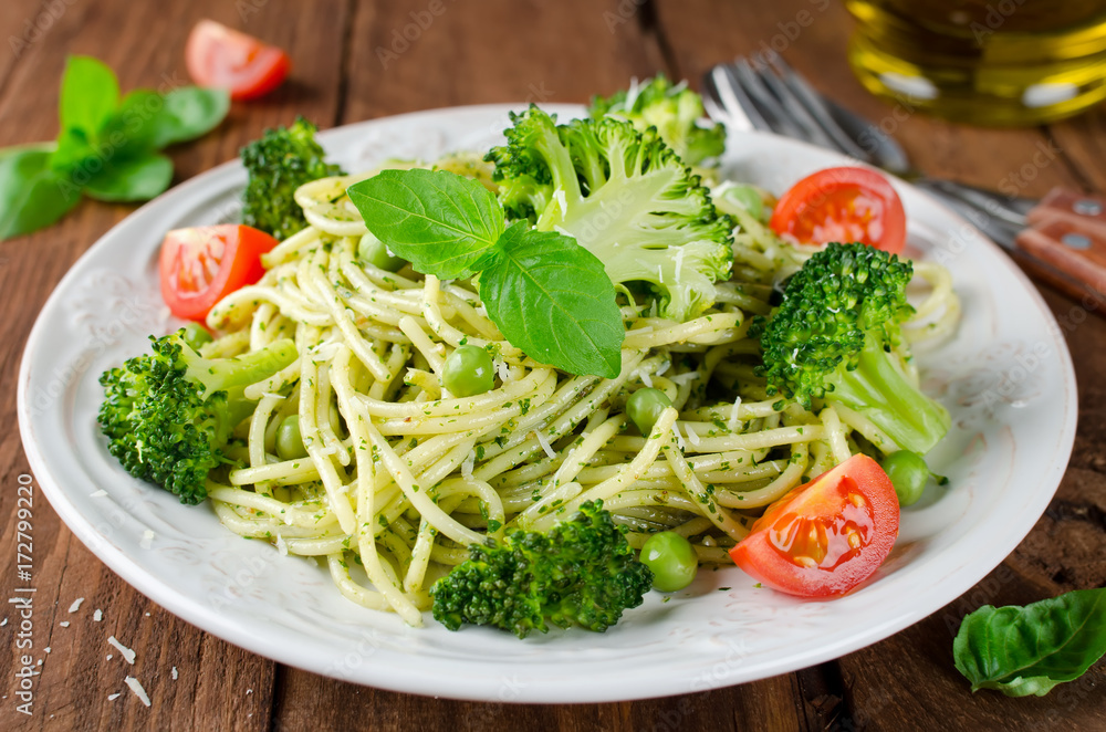 Spaghetti with green peas and basil pesto