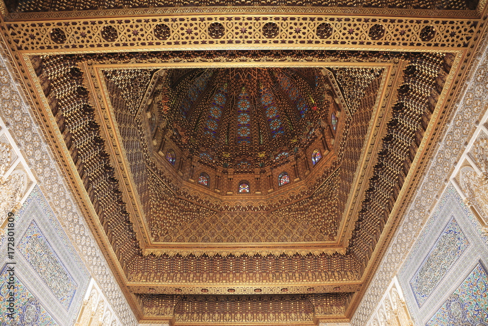 ムハンマド5世廟の天井のドーム