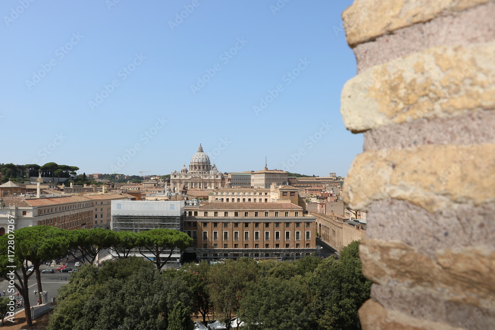 Fototapeta premium Vista della cupola di San Pietro. Roma