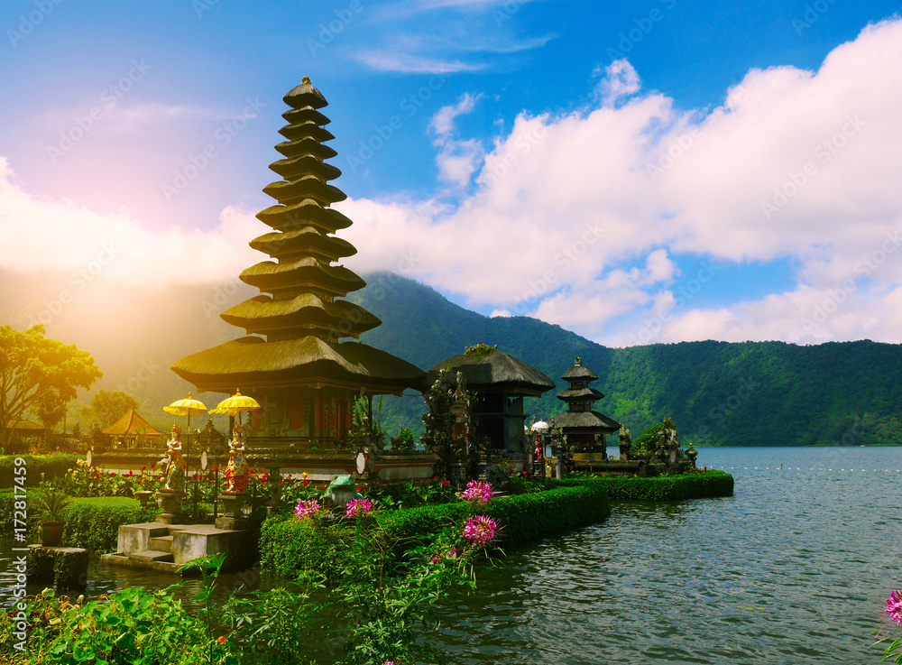 Naklejka premium Ancient water temple in Bali, Indonesia or Pura Ulun Danu Peratan