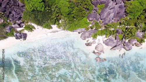 Fotografía Overhead view of Anse Source D'argent in La Digue - Seychelles Islands