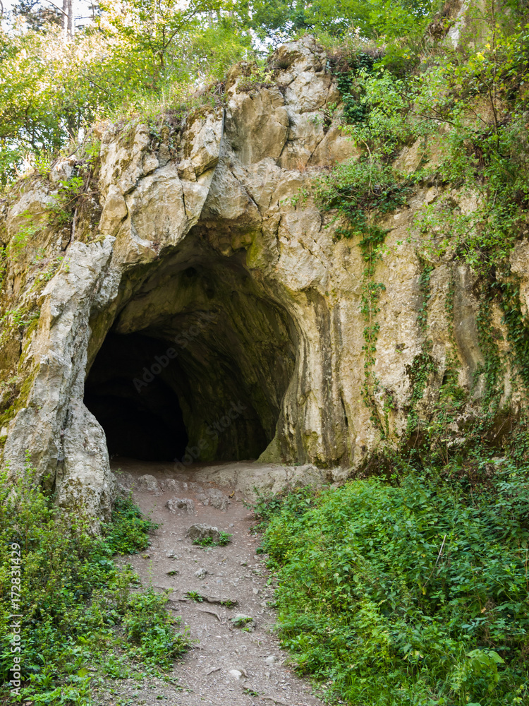 Fototapeta premium Dark rocky cave entrance