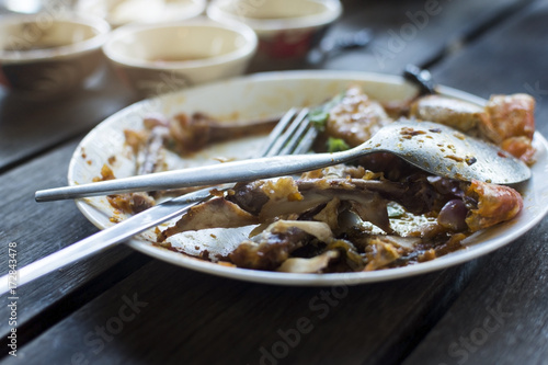 Картината върху платно The food left in the plate