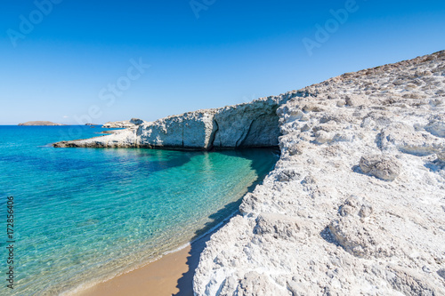 La spiaggia di Alogomandra a Milos, arcipelago delle isole Cicladi GR photo