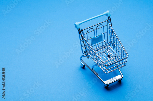 Canvas Print Shopping cart on a blue background
