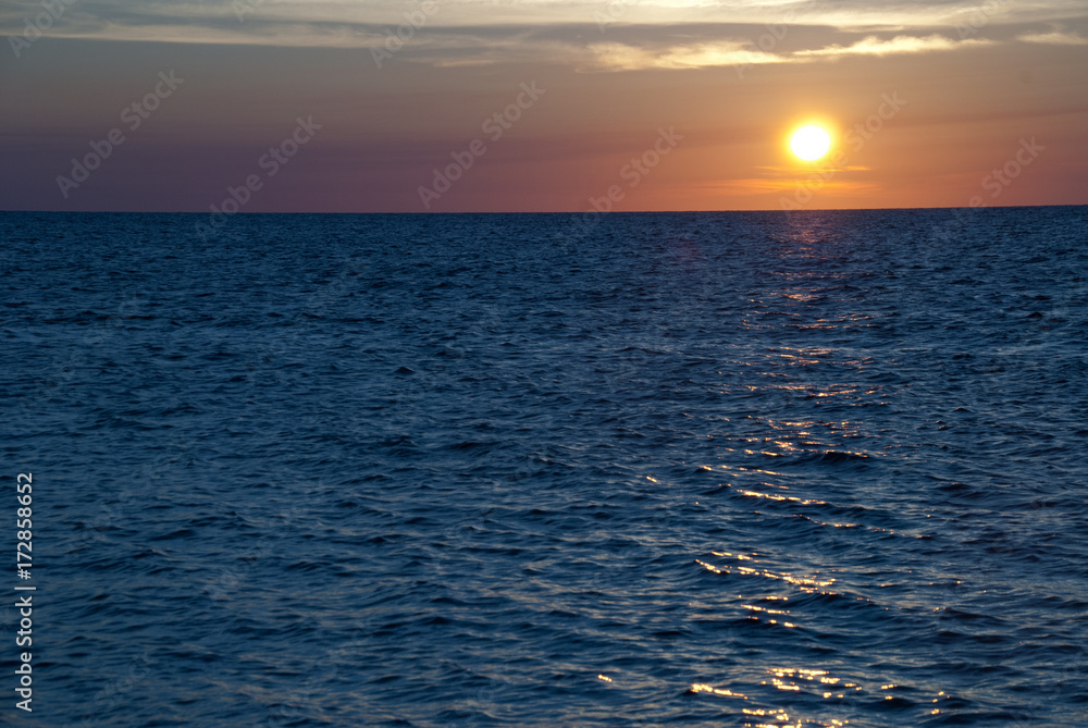 Fototapeta premium Sunset off Roatan