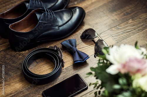 bow tie,shoes,belt, wedding rings ,telephone,clock,glasses,bride's bouquet,the groom morning,businessman, wedding, man fashion, men's Accessories