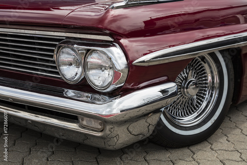 Front detail of American classic car © FotoKachna