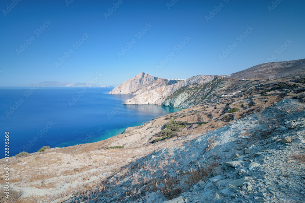 Vista panoramica sulle coste dell'isola di Folegandros, arcipelago delle isole Cicladi GR