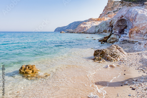 La spiaggia di Kastanas a Milos, arcipelago delle isole Cicladi GR photo