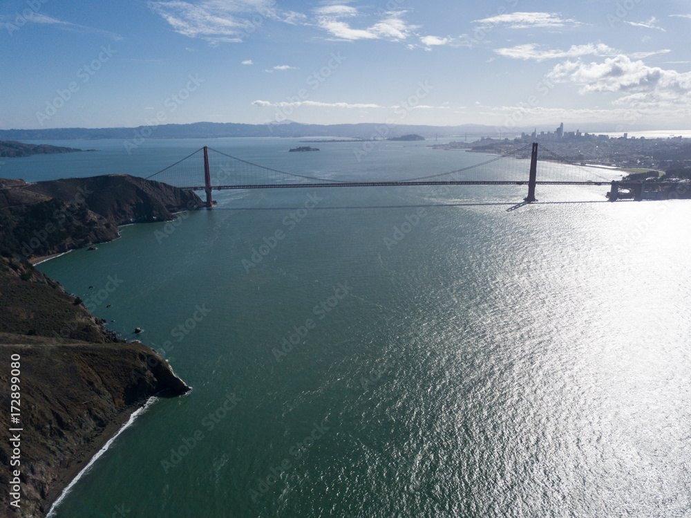Fototapeta premium Golden Gate Bridge on Sunny Day