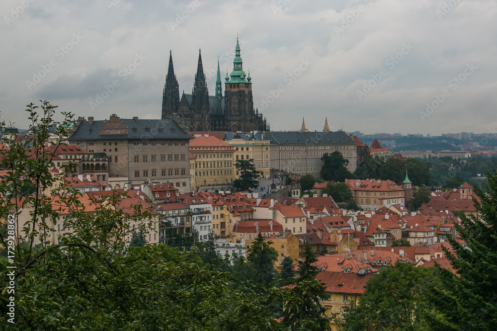 Splendida vista del castello e della cattedrale di San Vito nel centro di Praga