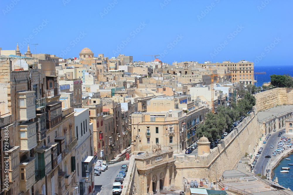 Panorama: Blick auf die historische Altstadt von Valletta auf Malta