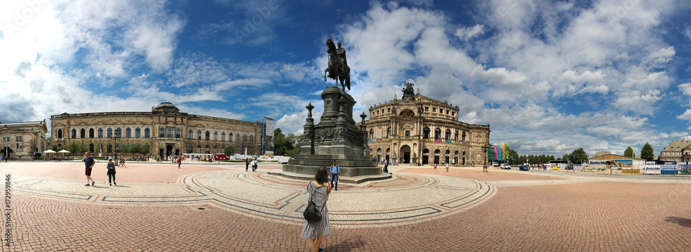 Obraz premium Dresden, Germany - August 4, 2017: The Opera House is a highlight of the architectural ensemble of the Theater Square of the Saxon capital.