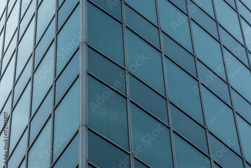 Fassade eine Hotelhochhauses aus Glas mit elliptischer Grundform und spitz zulaufenden Enden, Facade a high-rise of glass with elliptical basic shape and pointed ends with hotel