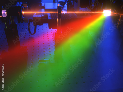 Quadro su tela Laserstrahl beugt sich am Prisma in die Spektralfarben