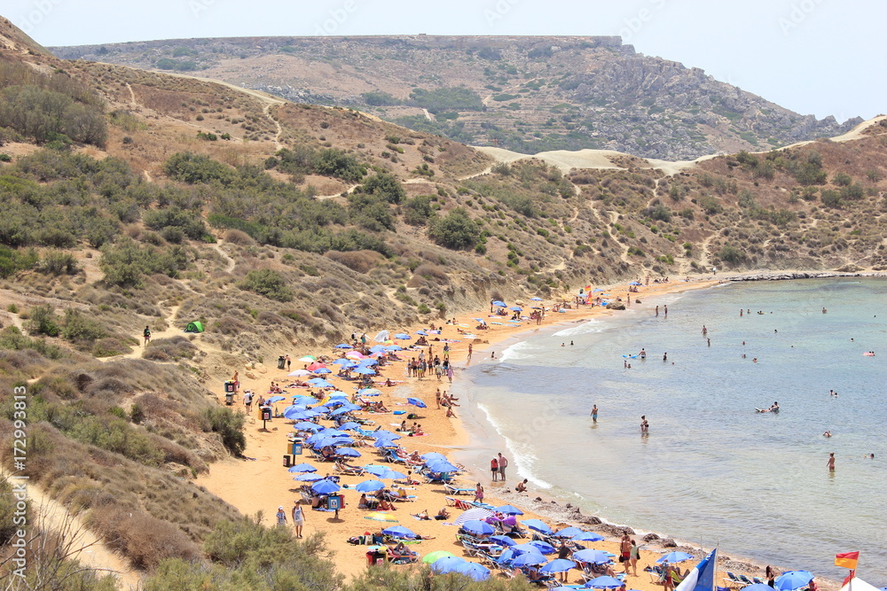 Malta: Blick auf den berühmten Sandstrand Ghajn Tuffieha (Panorama)