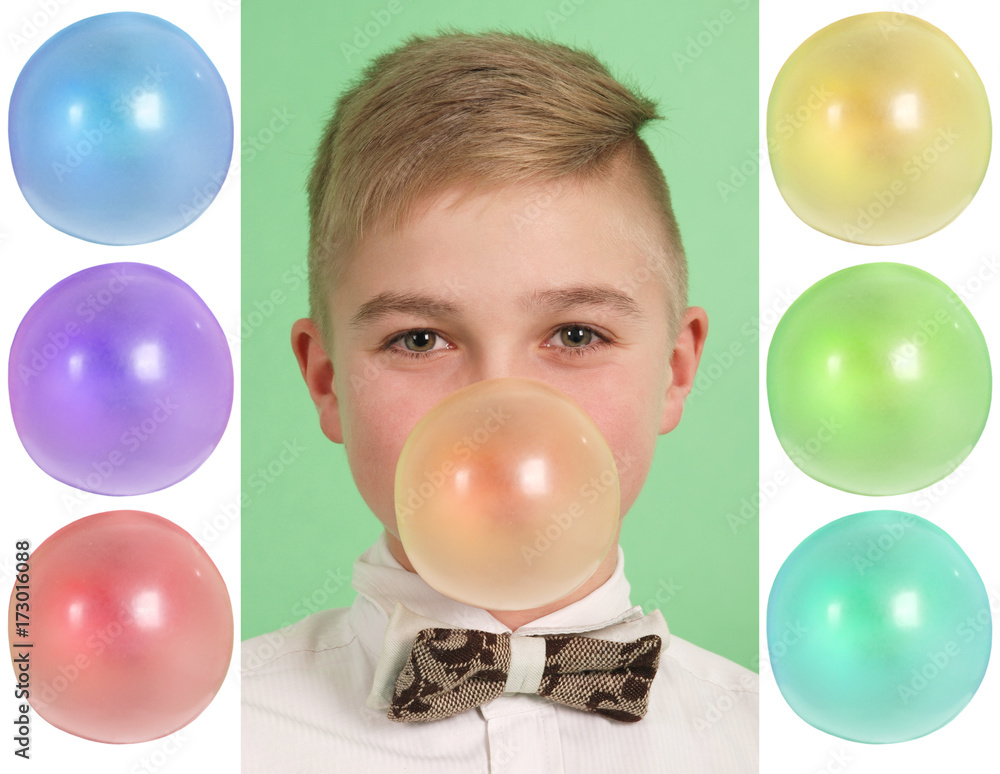 Obraz na plátně Boy blowing a bubblegum bubble. Plus six blanks