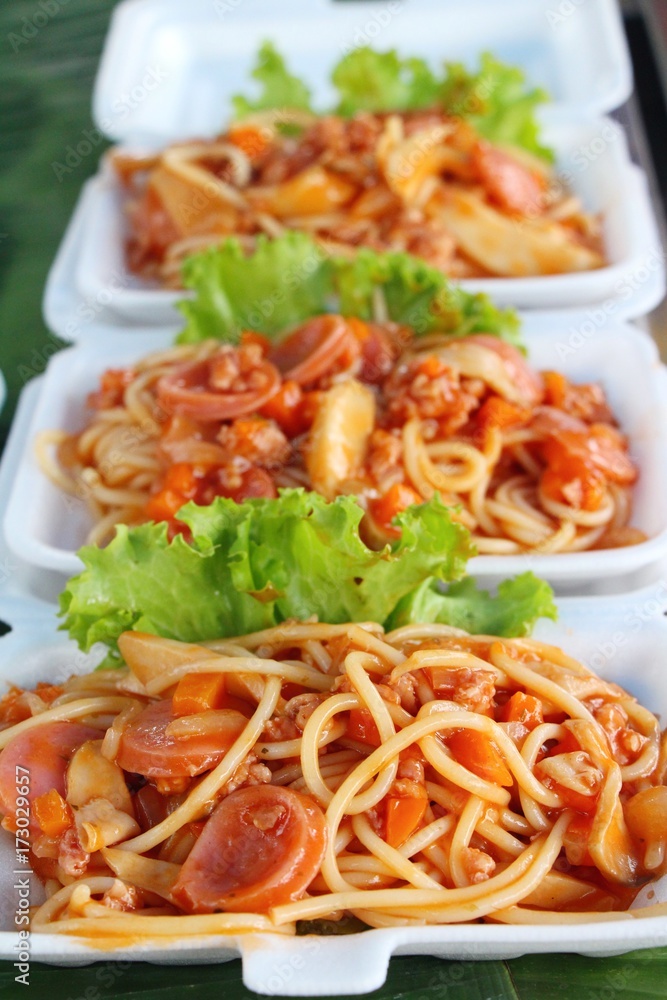 Spaghetti with pork and vegetables is delicious Spaghetti with pork and vegetables is delicious