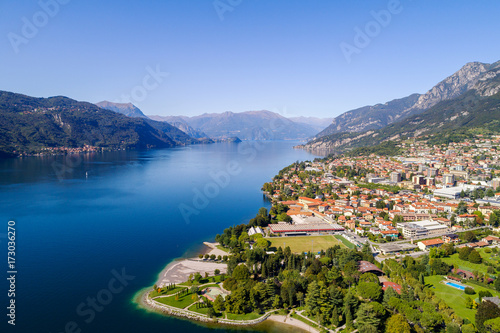 Mandello del Lario - Lago di Como (IT) - Vista aerea panoramica verso nord  © Silvano Rebai