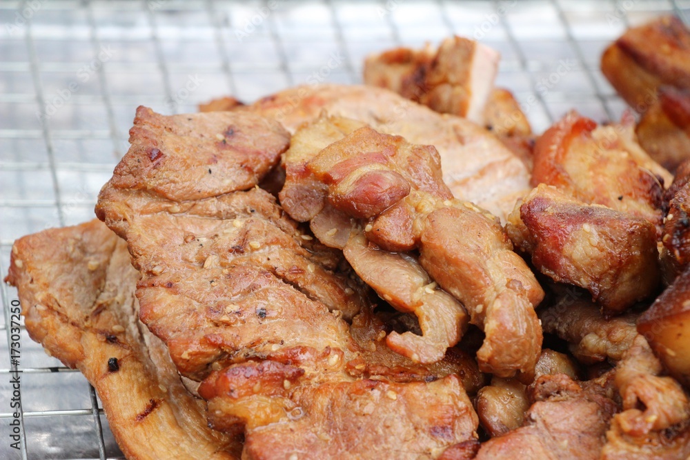 Roasted pork is delicious in the market