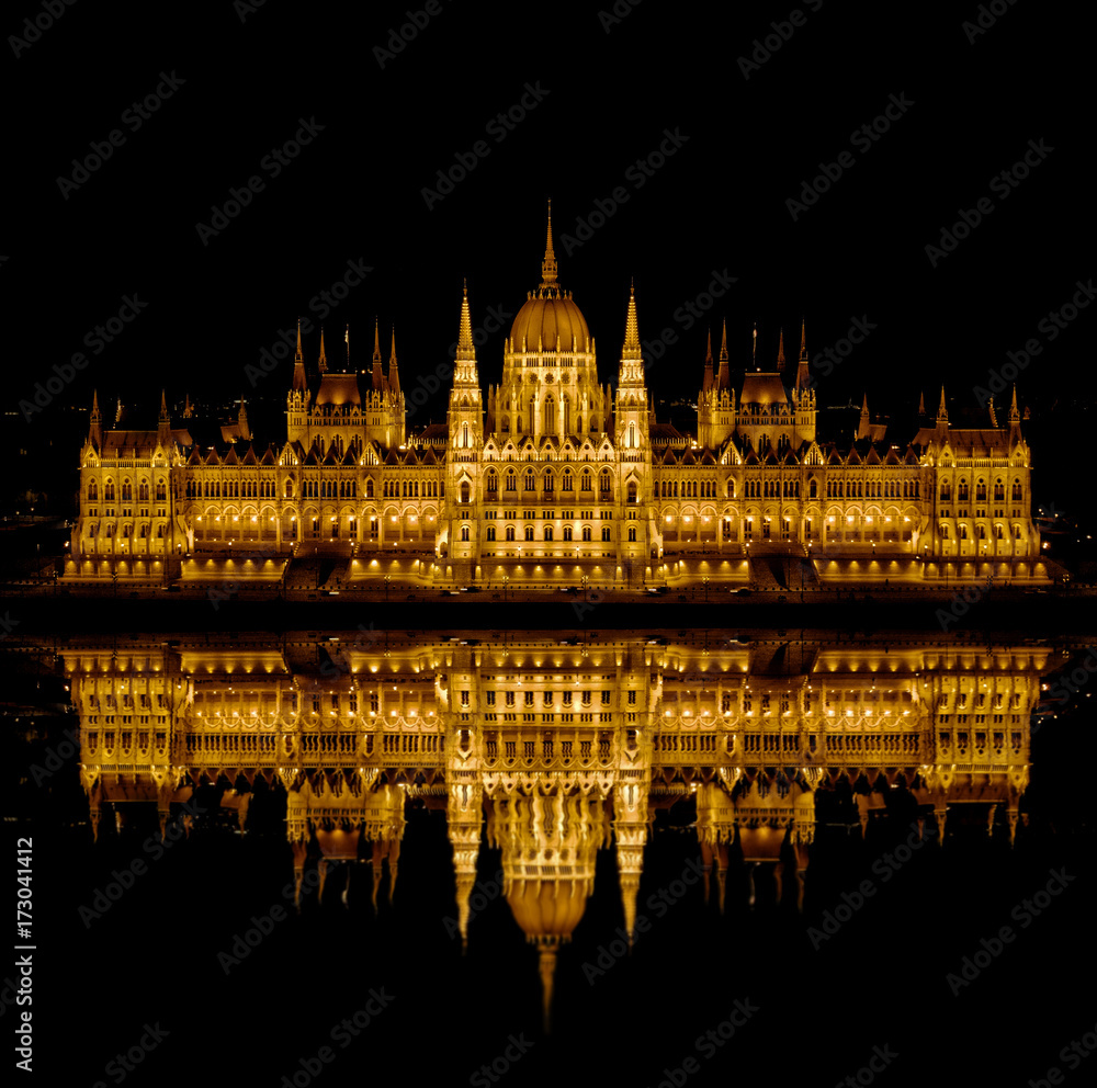 Fototapeta premium Budapest Parliament in Hungary at night on the Danube river