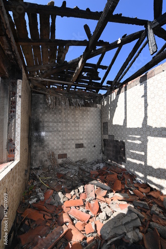 habitación de construcción abandonada