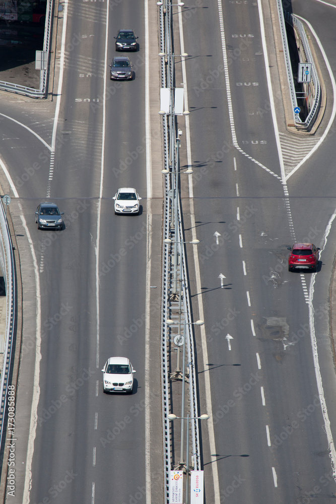 Straße von oben (Vogelperspektive) - Drohne Stock-Foto | Adobe Stock