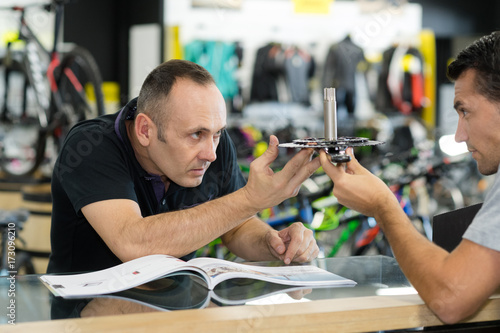 Картината върху платно the inventor's workshop