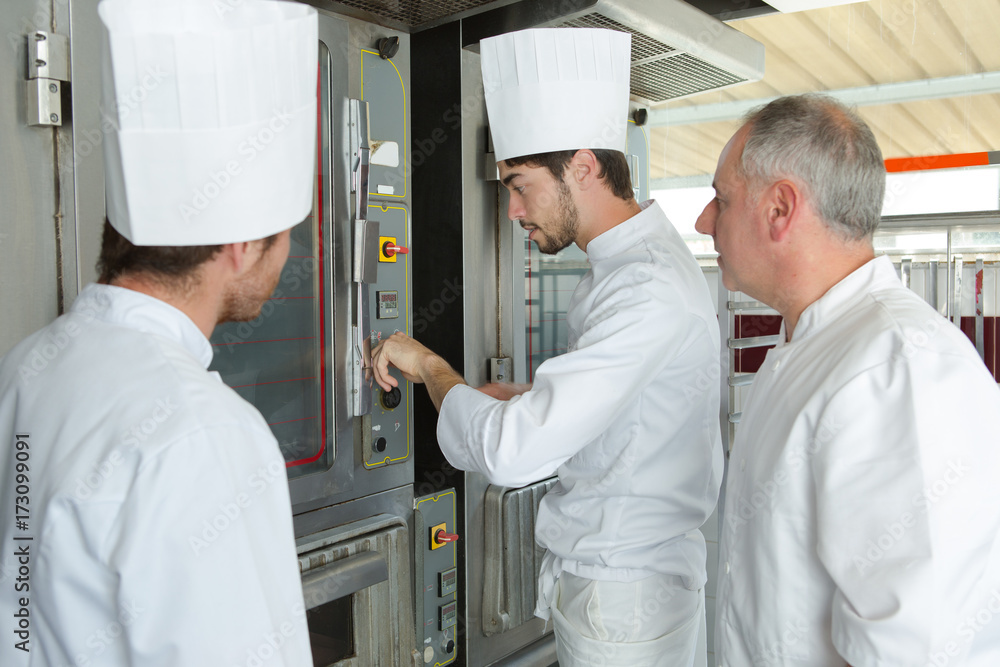 adjusting the oven temperature adjusting the oven temperature