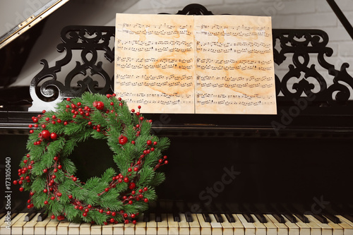 New year wreath on piano ke...