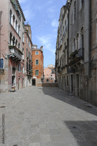 Fototapeta Naklejka Na Ścianę i Meble -  Street view in ancient Venice, Italy