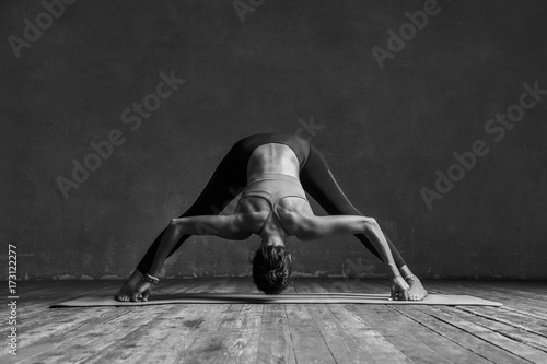 Fototapeta Naklejka Na Ścianę i Meble -  Young beautiful yoga female posing in studio