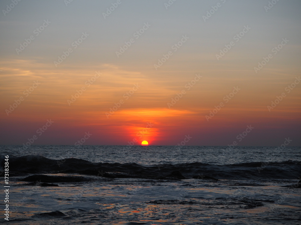 Obraz premium Sunset in Tanah Lot temple