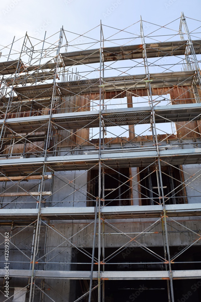 建設工事現場の足場