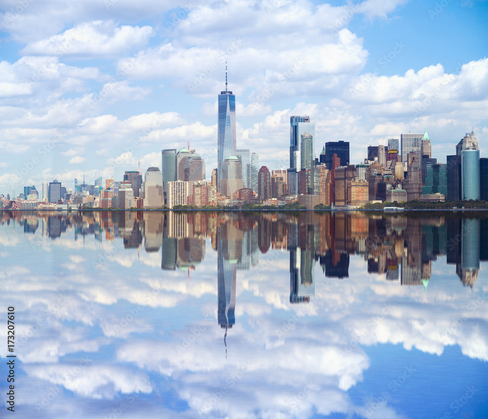 Fototapeta premium Panoramę dolnego Manhattanu w Nowym Jorku