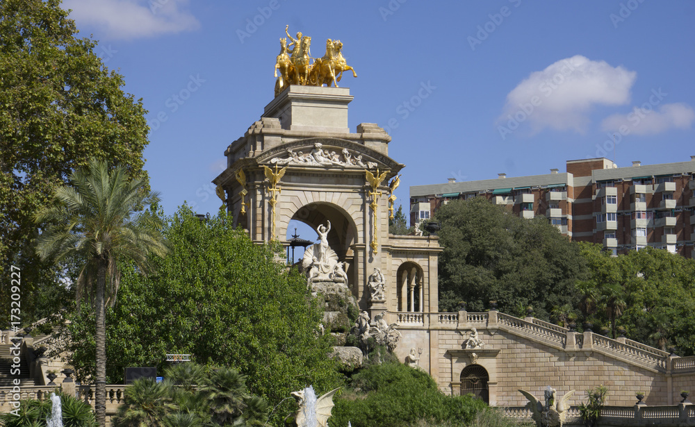 Obraz premium Fountain in Park in Barcelona