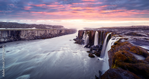 Famous Selfoss waterfall © Ivan Kmit