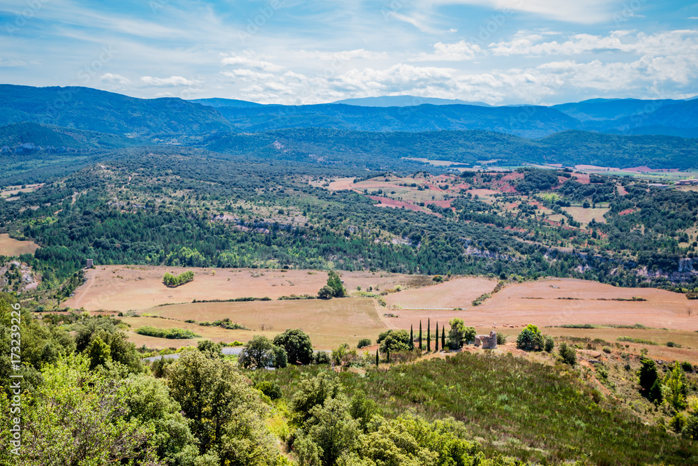 Naklejka premium Vue sur la campagne du haut du village de Rennes le Château