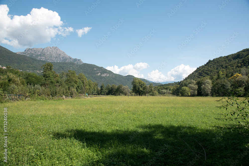 Blick in die Ebene des Naturreservates Lago die Piano (Blickrichtung Ost) Blick in die Ebene des Naturreservates Lago die Piano (Blickrichtung Ost)