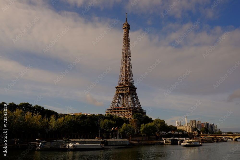 Tour Eiffel du matin à Paris, France