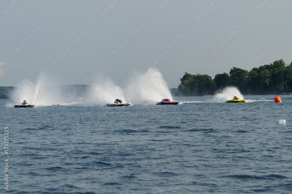 Obraz premium Fastest hydroplanes with rooster tail
