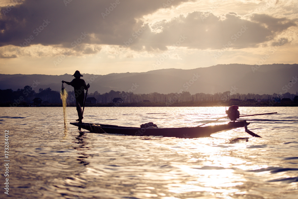 Einbein-Fischer am Inle-See, Myanmar