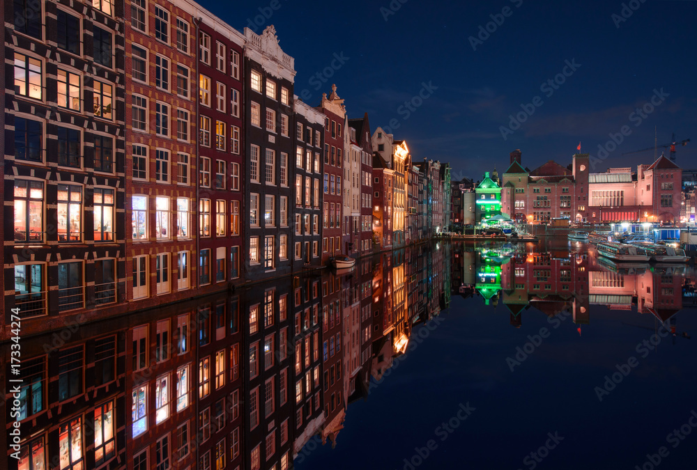 Fototapeta premium Amsterdam by night