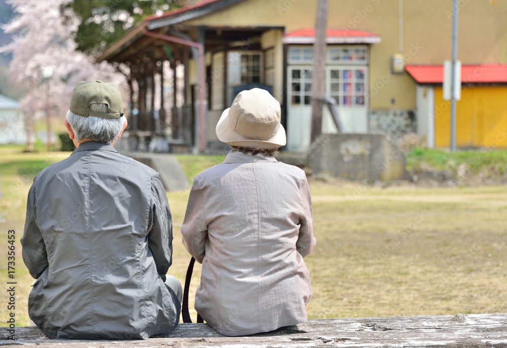 老夫婦・くつろぐカップル 老夫婦・くつろぐカップル