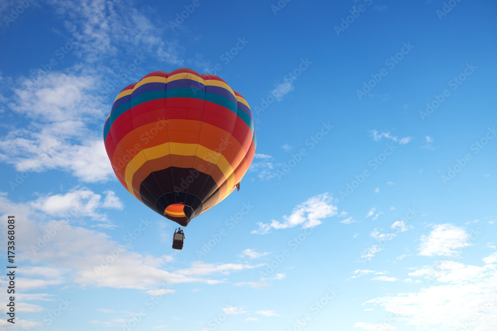 Obraz premium Colorful hot air balloon flying on sky. travel and air transportation concept - balloon carnival in Thailand