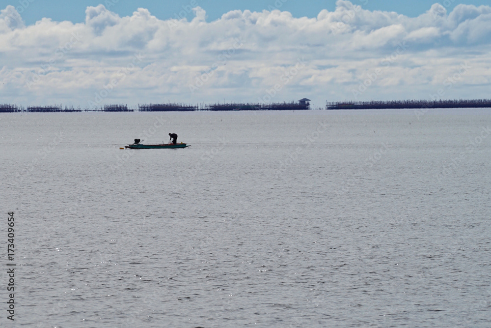 Obraz premium The sea, the sky, and the river are the ways of fishermen.
