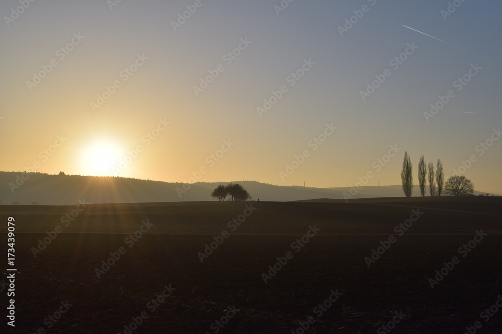 Sonnenschein über Acker