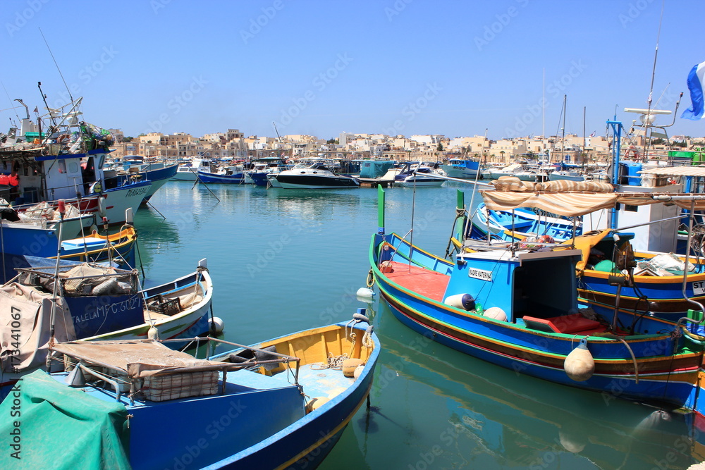 Malerisch: Boote im Fischerdorf Marsaxlokk auf Malta