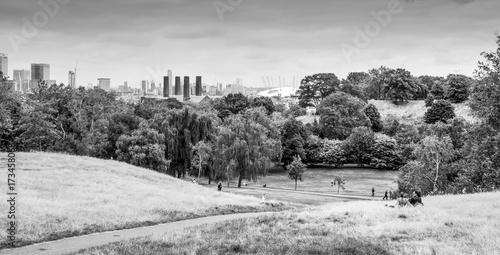 The beautiful meadows at Greenwich Park - a great place to relax © 4kclips